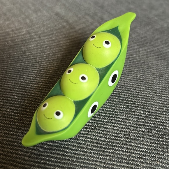 Peas in a pod figurine - Picture 2 of 4